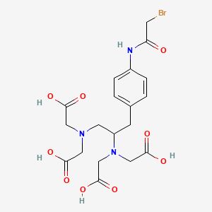 molecular formula C19H24BrN3O9 B3156953 2-[[2-[双(羧甲基)氨基]-3-[4-[(2-溴乙酰)氨基]苯基]丙基]-(羧甲基)氨基]乙酸 CAS No. 84256-91-7