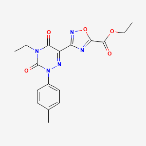 molecular formula C17H17N5O5 B3168826 3-[4-乙基-2-(4-甲基苯基)-3,5-二氧代-2,3,4,5-四氢-1,2,4-三嗪-6-基]-1,2,4-恶二唑-5-甲酸乙酯 CAS No. 933219-97-7