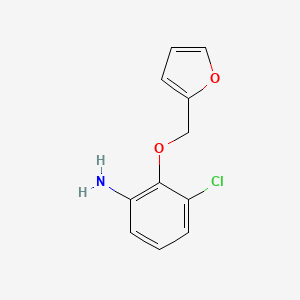 molecular formula C11H10ClNO2 B3169577 3-氯-2-(2-呋喃甲氧基)苯胺 CAS No. 937605-81-7