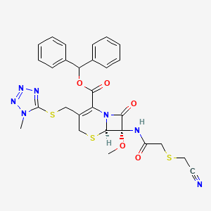 benzhydryl (6R,7S)-7-[[2-(cyanomethylsulfanyl)acetyl]amino]-7-methoxy-3-[(1-methyltetrazol-5-yl)sulfanylmethyl]-8-oxo-5-thia-1-azabicyclo[4.2.0]oct-2-ene-2-carboxylate