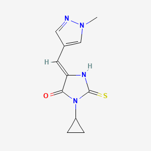 molecular formula C11H12N4OS B3197465 (5Z)-3-cyclopropyl-5-[(1-methyl-1H-pyrazol-4-yl)methylidene]-2-thioxoimidazolidin-4-one CAS No. 1005645-94-2