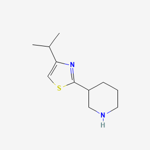 molecular formula C11H18N2S B3199895 3-[4-(Propan-2-yl)-1,3-thiazol-2-yl]piperidine CAS No. 1017184-32-5