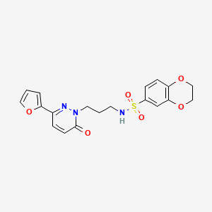 molecular formula C19H19N3O6S B3203090 N-(3-(3-(furan-2-yl)-6-oxopyridazin-1(6H)-yl)propyl)-2,3-dihydrobenzo[b][1,4]dioxine-6-sulfonamide CAS No. 1021226-99-2