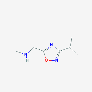 molecular formula C7H13N3O B3207385 1-(3-Isopropyl-1,2,4-oxadiazol-5-yl)-N-methylmethanamine CAS No. 1041527-07-4