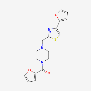 molecular formula C17H17N3O3S B3216228 Furan-2-yl(4-((4-(furan-2-yl)thiazol-2-yl)methyl)piperazin-1-yl)methanone CAS No. 1171315-17-5