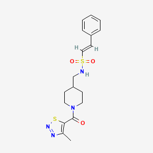 molecular formula C18H22N4O3S2 B3224672 (E)-N-((1-(4-methyl-1,2,3-thiadiazole-5-carbonyl)piperidin-4-yl)methyl)-2-phenylethenesulfonamide CAS No. 1235705-91-5
