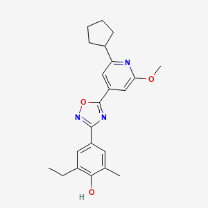 molecular formula C22H25N3O3 B3228341 4-[5-(2-Cyclopentyl-6-methoxy-pyridin-4-yl)-[1,2,4]oxadiazol-3-yl]-2-ethyl-6-methyl-phenol CAS No. 1262414-06-1