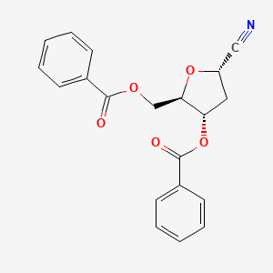 molecular formula C20H17NO5 B3229061 ((2R,3S,5S)-3-(Benzoyloxy)-5-cyanotetrahydrofuran-2-yl)methyl benzoate CAS No. 127676-66-8