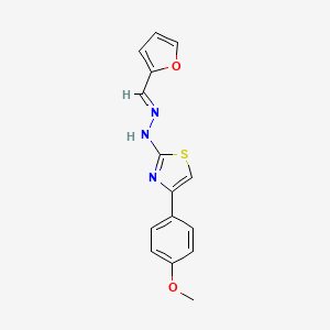 molecular formula C15H13N3O2S B3231456 (E)-2-(2-(furan-2-ylmethylene)hydrazinyl)-4-(4-methoxyphenyl)thiazole CAS No. 1322213-26-2