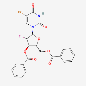 molecular formula C23H18BrFN2O7 B3251977 ((2R,3R,4S,5R)-3-(Benzoyloxy)-5-(5-bromo-2,4-dioxo-3,4-dihydropyrimidin-1(2H)-yl)-4-fluorotetrahydrofuran-2-yl)methyl benzoate CAS No. 213136-12-0