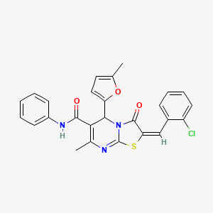 molecular formula C26H20ClN3O3S B3262762 (E)-2-(2-chlorobenzylidene)-7-methyl-5-(5-methylfuran-2-yl)-3-oxo-N-phenyl-3,5-dihydro-2H-thiazolo[3,2-a]pyrimidine-6-carboxamide CAS No. 361167-15-9