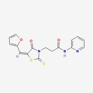 molecular formula C16H13N3O3S2 B3274743 (E)-3-(5-(furan-2-ylmethylene)-4-oxo-2-thioxothiazolidin-3-yl)-N-(pyridin-2-yl)propanamide CAS No. 613225-38-0