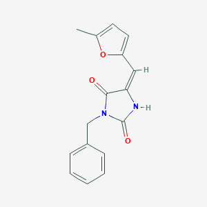 (5E)-3-benzyl-5-[(5-methylfuran-2-yl)methylidene]imidazolidine-2,4-dione