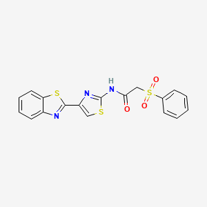 molecular formula C18H13N3O3S3 B3297471 2-(benzenesulfonyl)-N-[4-(1,3-benzothiazol-2-yl)-1,3-thiazol-2-yl]acetamide CAS No. 895459-30-0