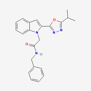 molecular formula C22H22N4O2 B3310949 N-benzyl-2-(2-(5-isopropyl-1,3,4-oxadiazol-2-yl)-1H-indol-1-yl)acetamide CAS No. 946232-93-5