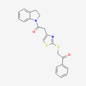 1-(Indolin-1-yl)-2-(2-((2-oxo-2-phenylethyl)thio)thiazol-4-yl)ethanone