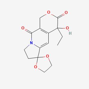 molecular formula C15H17NO6 B3318842 4'-Ethyl-4'-hydroxy-7',8'-dihydrospiro[[1,3]dioxolane-2,6'-pyrano[3,4-f]indolizine]-3',10'(1'H,4'H)-dione CAS No. 102978-41-6