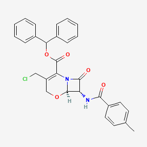 molecular formula C29H25ClN2O5 B3332637 Benzhydryl (6R,7R)-3-(chloromethyl)-7-[(4-methylbenzoyl)amino]-8-oxo-5-oxa-1-azabicyclo[4.2.0]oct-2-ene-2-carboxylate CAS No. 91177-27-4