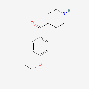 B3364400 (4-Isopropoxyphenyl)(piperidin-4-yl)methanone CAS No. 1152521-45-3