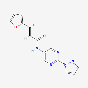 molecular formula C14H11N5O2 B3405777 (E)-N-(2-(1H-pyrazol-1-yl)pyrimidin-5-yl)-3-(furan-2-yl)acrylamide CAS No. 1421588-54-6