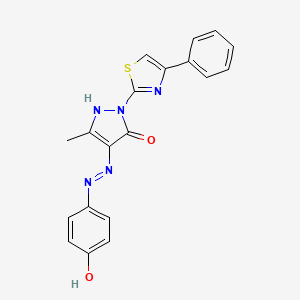 molecular formula C19H15N5O2S B3452699 (E)-4-(2-(4-Hydroxyphenyl)hydrazono)-3-methyl-1-(4-phenylthiazol-2-yl)-1H-pyrazol-5(4H)-one 