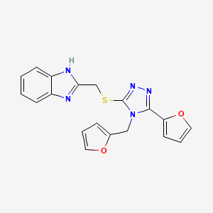 2-({[5-(furan-2-yl)-4-(furan-2-ylmethyl)-4H-1,2,4-triazol-3-yl]sulfanyl}methyl)-1H-benzimidazole