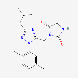 molecular formula C18H23N5O2 B3784529 3-{[1-(2,5-dimethylphenyl)-3-isobutyl-1H-1,2,4-triazol-5-yl]methyl}imidazolidine-2,4-dione 