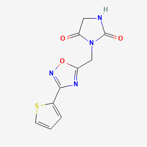 molecular formula C10H8N4O3S B3789255 3-{[3-(2-thienyl)-1,2,4-oxadiazol-5-yl]methyl}-2,4-imidazolidinedione 