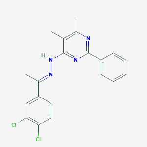 molecular formula C20H18Cl2N4 B3843467 1-(3,4-dichlorophenyl)ethanone (5,6-dimethyl-2-phenyl-4-pyrimidinyl)hydrazone 
