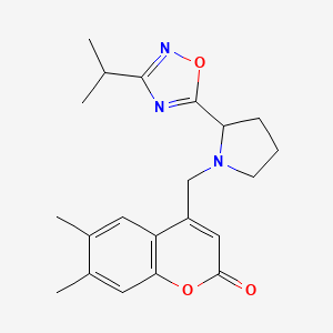 4-{[2-(3-isopropyl-1,2,4-oxadiazol-5-yl)pyrrolidin-1-yl]methyl}-6,7-dimethyl-2H-chromen-2-one