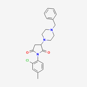 3-(4-Benzylpiperazin-1-yl)-1-(2-chloro-4-methylphenyl)pyrrolidine-2,5-dione