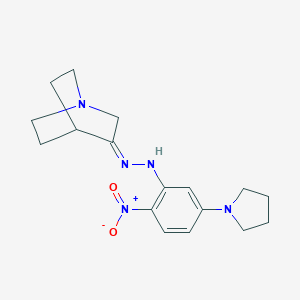 (3Z)-3-{2-[2-nitro-5-(pyrrolidin-1-yl)phenyl]hydrazinylidene}-1-azabicyclo[2.2.2]octane