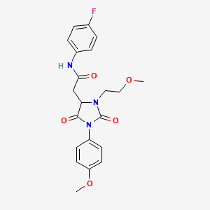 N-(4-fluorophenyl)-2-[3-(2-methoxyethyl)-1-(4-methoxyphenyl)-2,5-dioxoimidazolidin-4-yl]acetamide