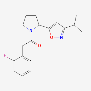 molecular formula C18H21FN2O2 B4455503 5-{1-[(2-fluorophenyl)acetyl]-2-pyrrolidinyl}-3-isopropylisoxazole 