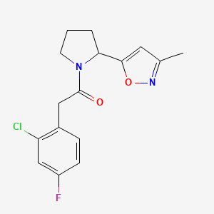 2-(2-Chloro-4-fluorophenyl)-1-[2-(3-methyl-1,2-oxazol-5-YL)pyrrolidin-1-YL]ethan-1-one