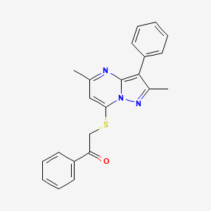 molecular formula C22H19N3OS B4502080 2-[(2,5-Dimethyl-3-phenylpyrazolo[1,5-a]pyrimidin-7-yl)sulfanyl]-1-phenylethanone 