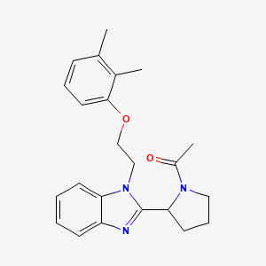 1-(2-{1-[2-(2,3-DIMETHYLPHENOXY)ETHYL]-1H-1,3-BENZODIAZOL-2-YL}PYRROLIDIN-1-YL)ETHAN-1-ONE