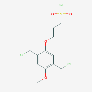 B045739 3-[2,5-Bis(chloromethyl)-4-methoxyphenoxy]propane-1-sulfonyl chloride CAS No. 118943-26-3