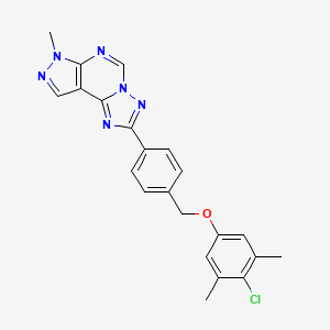 molecular formula C22H19ClN6O B4611382 2-{4-[(4-chloro-3,5-dimethylphenoxy)methyl]phenyl}-7-methyl-7H-pyrazolo[4,3-e][1,2,4]triazolo[1,5-c]pyrimidine 