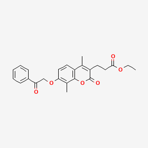 molecular formula C24H24O6 B4616294 3-[4,8-二甲基-2-氧代-7-(2-氧代-2-苯乙氧基)-2H-色满-3-基]丙酸乙酯 