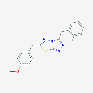 molecular formula C18H15FN4OS B501757 4-{[3-(2-Fluorobenzyl)[1,2,4]triazolo[3,4-b][1,3,4]thiadiazol-6-yl]methyl}phenyl methyl ether 