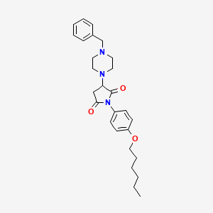 molecular formula C27H35N3O3 B5215516 3-(4-benzyl-1-piperazinyl)-1-[4-(hexyloxy)phenyl]-2,5-pyrrolidinedione 