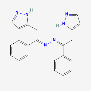 5-[(2E)-2-PHENYL-2-[(2Z)-2-[1-PHENYL-2-(1H-PYRAZOL-5-YL)ETHYLIDENE]HYDRAZIN-1-YLIDENE]ETHYL]-1H-PYRAZOLE