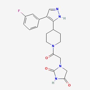 molecular formula C19H20FN5O3 B5296367 1-(2-{4-[4-(3-fluorophenyl)-1H-pyrazol-5-yl]piperidin-1-yl}-2-oxoethyl)imidazolidine-2,4-dione 