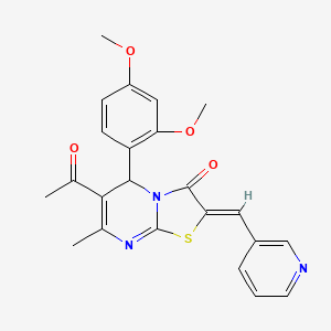 (2Z)-6-acetyl-5-(2,4-dimethoxyphenyl)-7-methyl-2-(pyridin-3-ylmethylidene)-5H-[1,3]thiazolo[3,2-a]pyrimidin-3-one