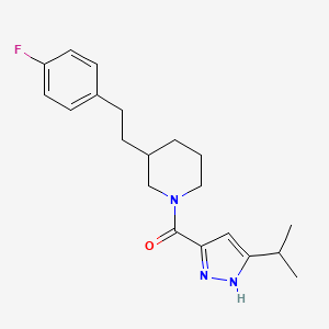 molecular formula C20H26FN3O B5458797 3-[2-(4-fluorophenyl)ethyl]-1-[(3-isopropyl-1H-pyrazol-5-yl)carbonyl]piperidine 