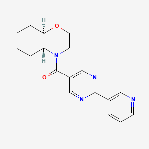 molecular formula C18H20N4O2 B5496877 (4aR*,8aR*)-4-[(2-pyridin-3-ylpyrimidin-5-yl)carbonyl]octahydro-2H-1,4-benzoxazine 