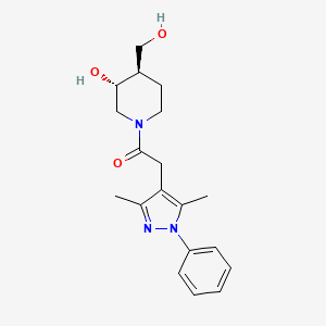 molecular formula C19H25N3O3 B5497441 2-(3,5-dimethyl-1-phenylpyrazol-4-yl)-1-[(3R,4R)-3-hydroxy-4-(hydroxymethyl)piperidin-1-yl]ethanone 