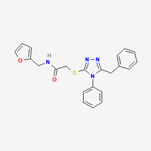 molecular formula C22H20N4O2S B5498543 2-[(5-benzyl-4-phenyl-4H-1,2,4-triazol-3-yl)thio]-N-(2-furylmethyl)acetamide 