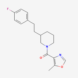 molecular formula C18H21FN2O2 B5500991 3-[2-(4-氟苯基)乙基]-1-[(5-甲基-1,3-恶唑-4-基)羰基]哌啶 